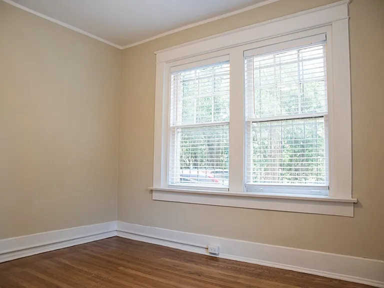 The Blackstone and Petite Maison Apartments — Photo 5