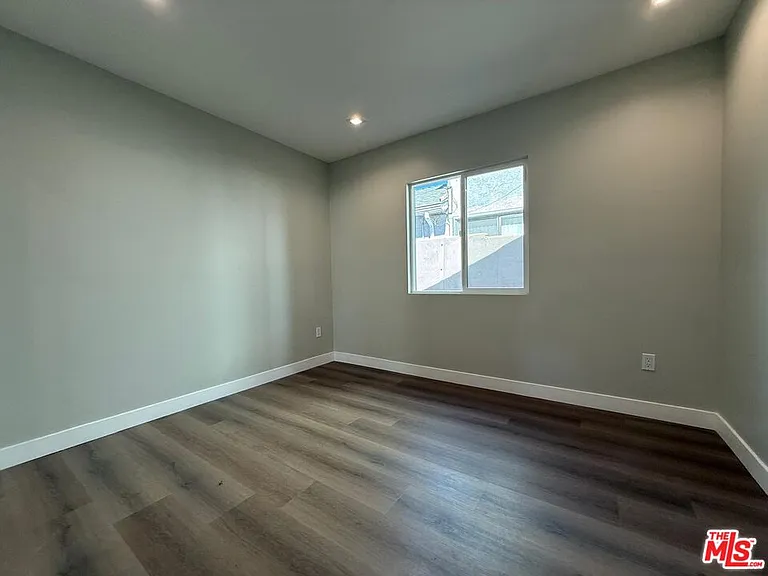 6403 Gentry Ave — Photo 12