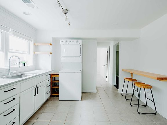Washer and dryer in unit and custom breakfast bar!
