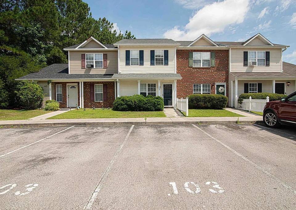 103 Meadowbrook Ln #1