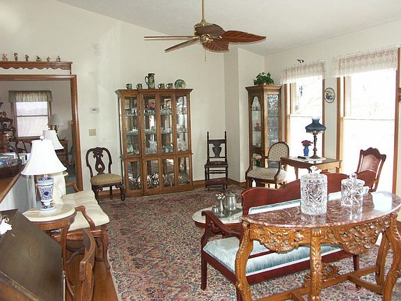 5th image of 201 Lakefront Cir