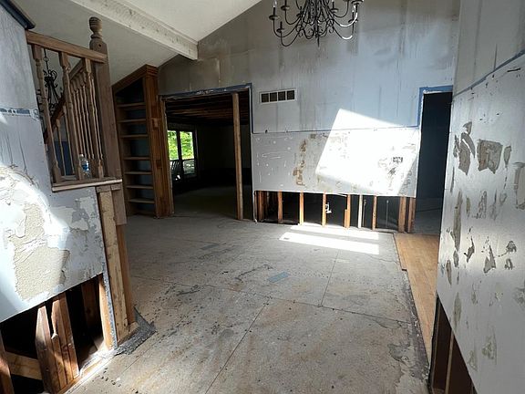 4th image of 7 Sleepy Hollow Ln