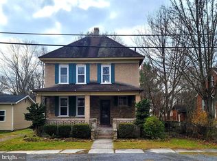 61 Broadway St, Berkeley Springs, WV 25411
