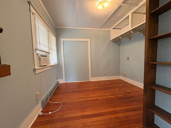 4th image of 908 E Washington St #1
