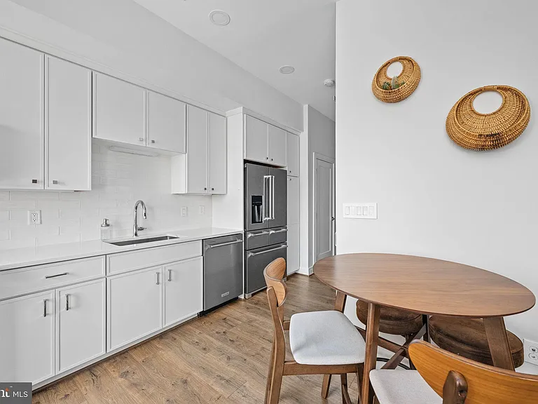 625 Slaters Ln #404 — Photo 36