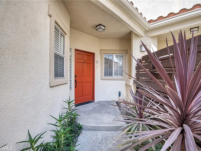 208 Chandon — Photo 3
