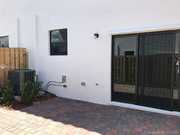 4th image of 10387 NW 88th Ter