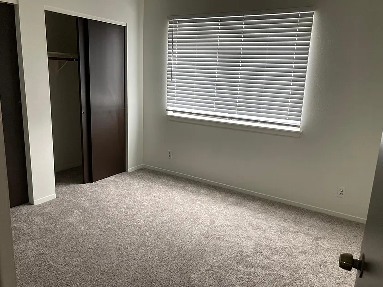 1759 Sewell Dr #4 — Photo 4