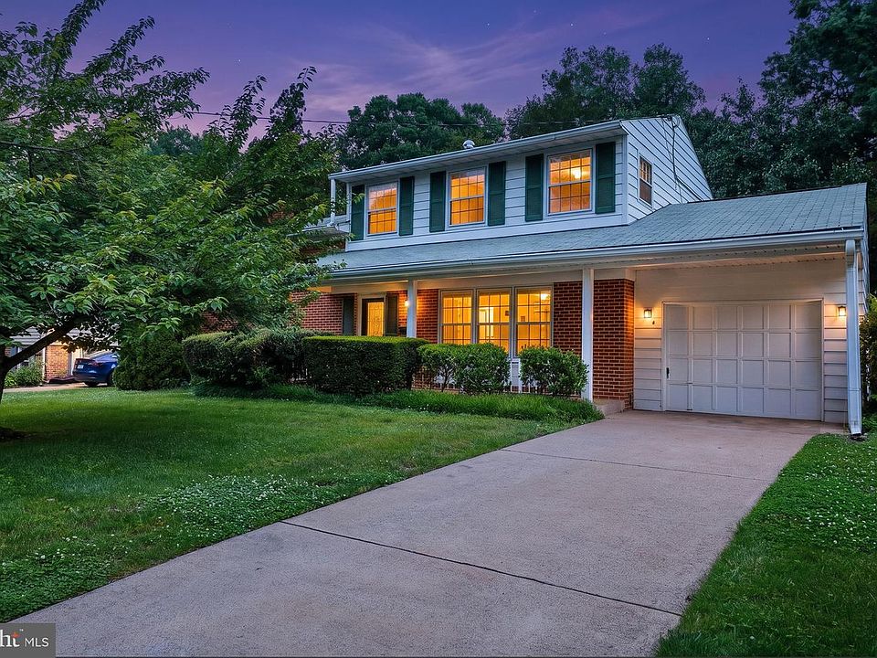 1st image of 8319 W Boulevard Dr