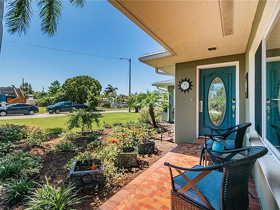 5th image of 2201 Tropical Shores Dr SE
