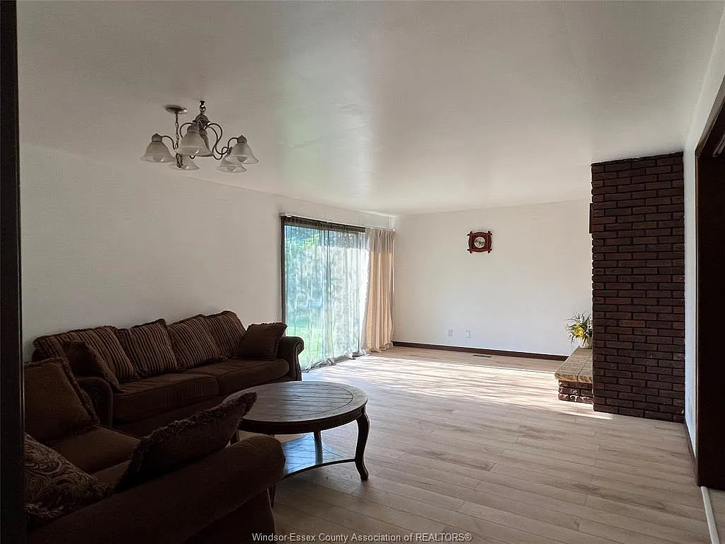 3 bed, $2,500 — Photo 2