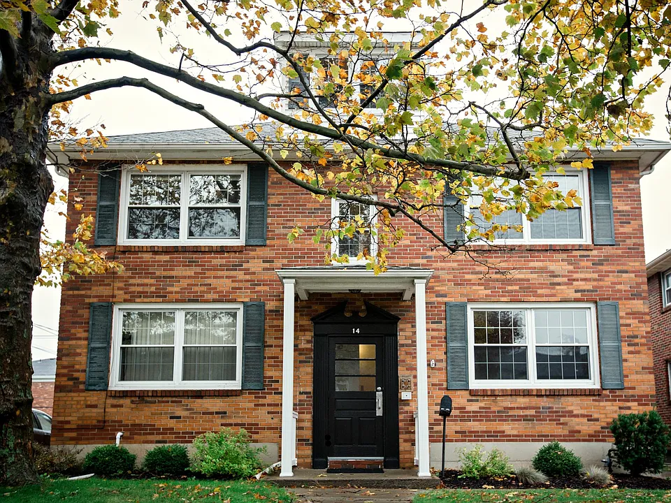14 Stoneleigh Ave #2
