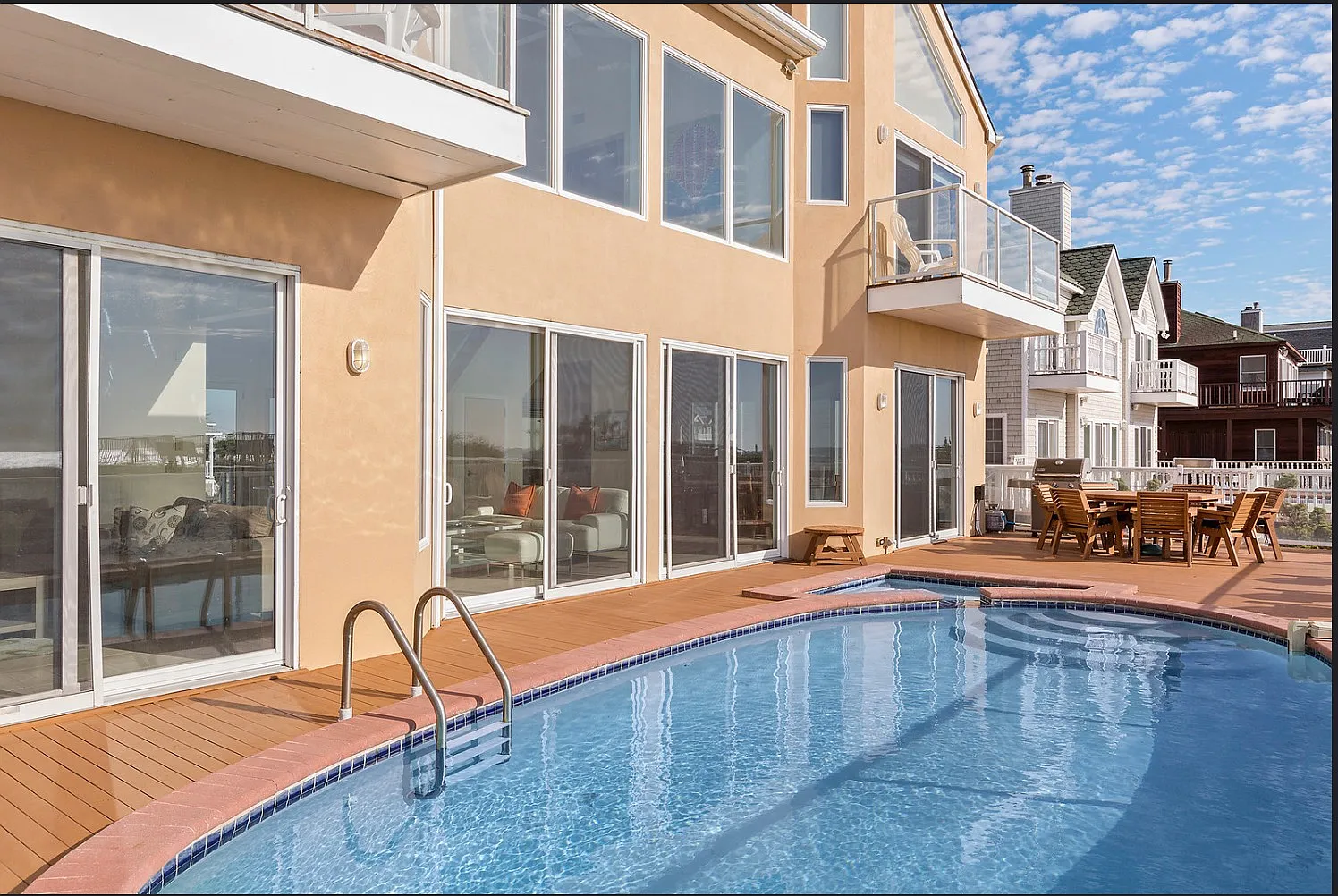 Stunning Oceanfront Estate — Photo 2