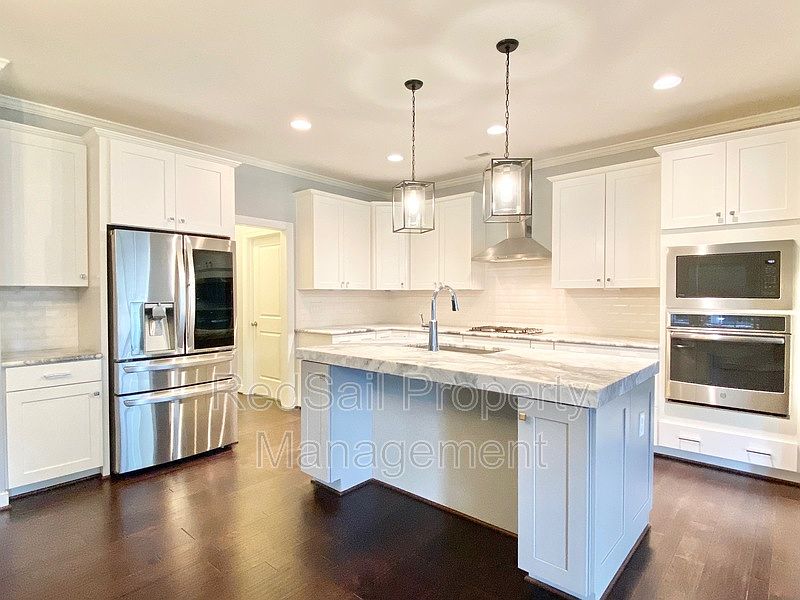 1st image of 4808 Village Walk