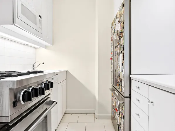 415 East 80th Street 4L image 3 of 7