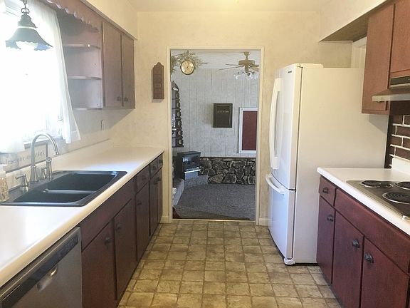 5th image of 480 Lakeview Dr