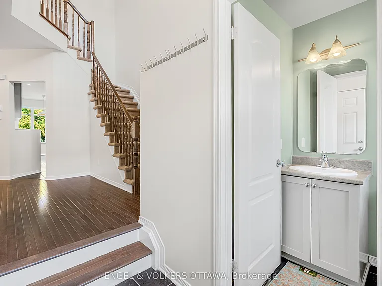 729 Nakina Way — Photo 4