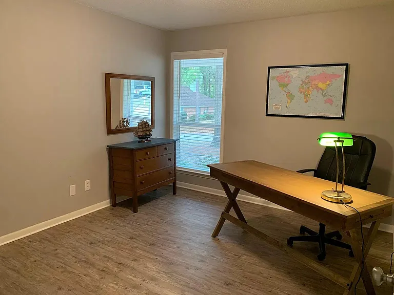 2nd guest bedroom with large walk-in closet