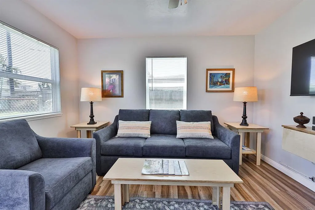 1 bed, 400 sqft, $2,700 — Photo 2