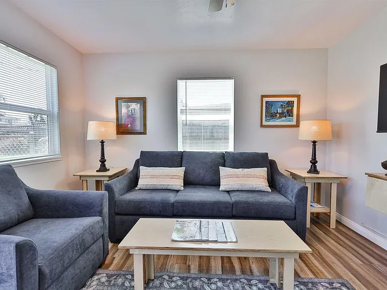 520 Delaware St — Photo 2