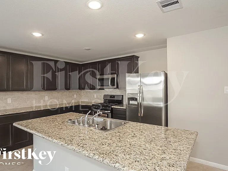 29018 Innes Park Pl — Photo 5