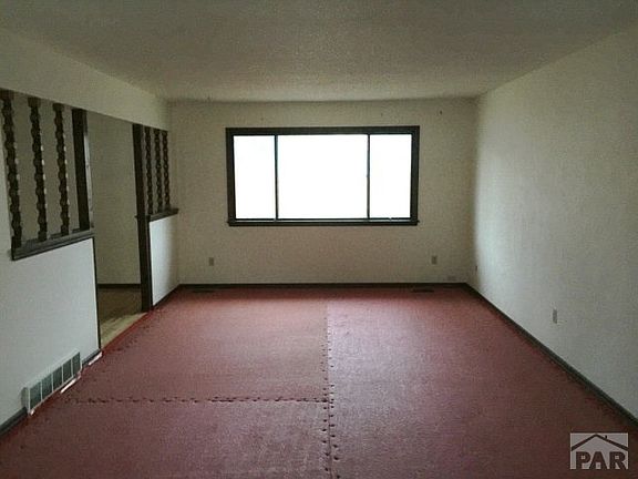 2nd image of 6 Oakbridge Dr