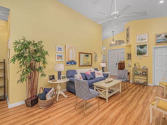 5th image of 312 NW Shoreline Circle