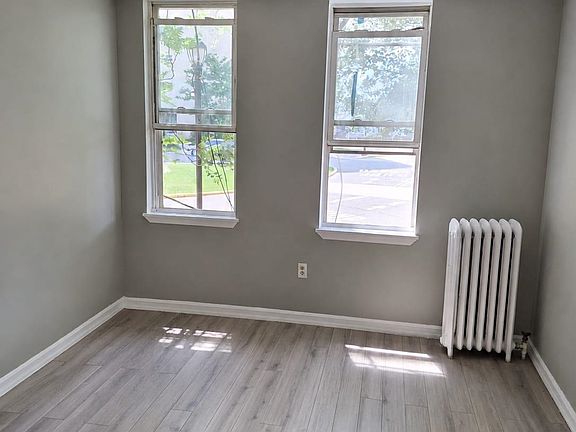2nd image of 375 Mountain Rd #2