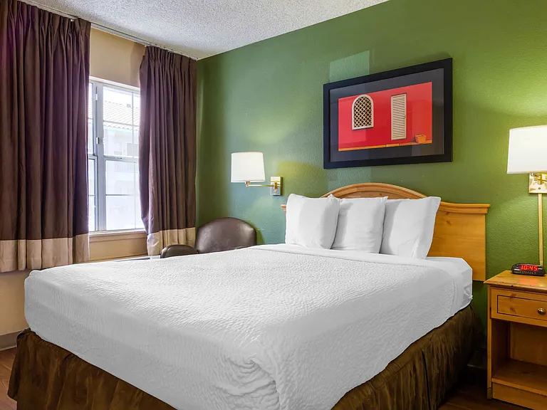 Studio Suite - 1 Queen Bed