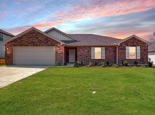 126 Cooper Dr, Cleburne, TX 76031
