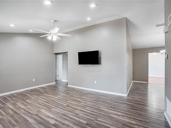 5th image of 697 La Salle Dr