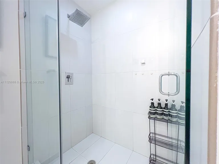 3250 NE 1st Ave #708 — Photo 33