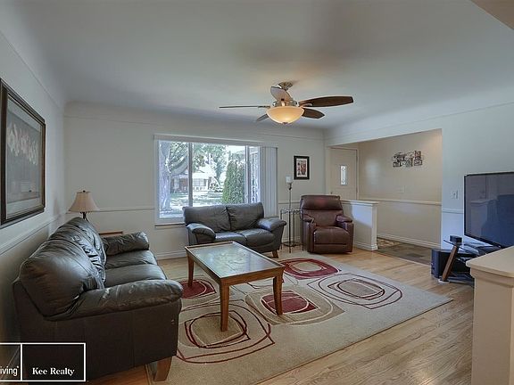 2nd image of 20470 Anita St