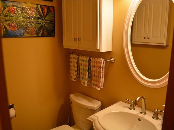 4th image of 1731 Manor Dr