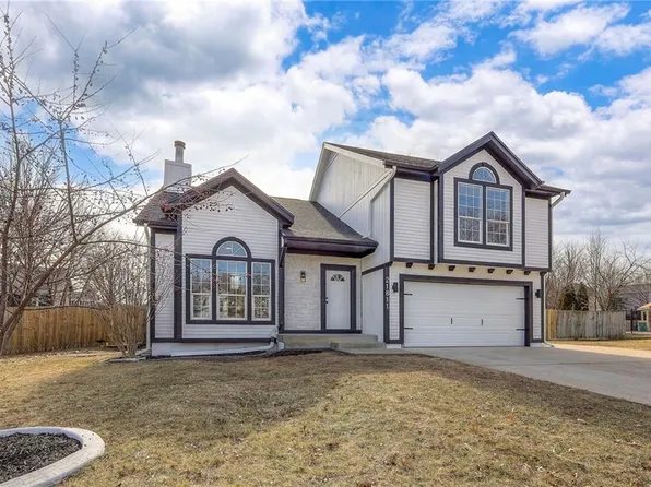 21811 W 51st St, Shawnee, KS 66226