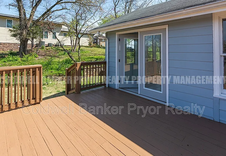 323 Walsh Rd — Photo 35