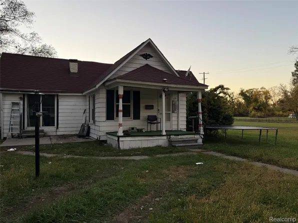 720 Magnolia Dr, Inkster, MI 48141