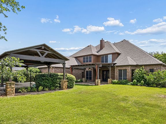 3rd image of 2012 Woodbine Cir