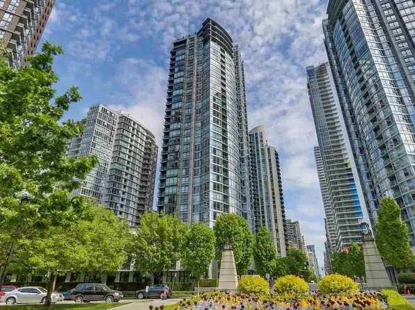 1495 Richards St #3207, Vancouver, BC V6Z 3E3