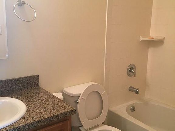5th image of 103 Lighthouse Ct #B