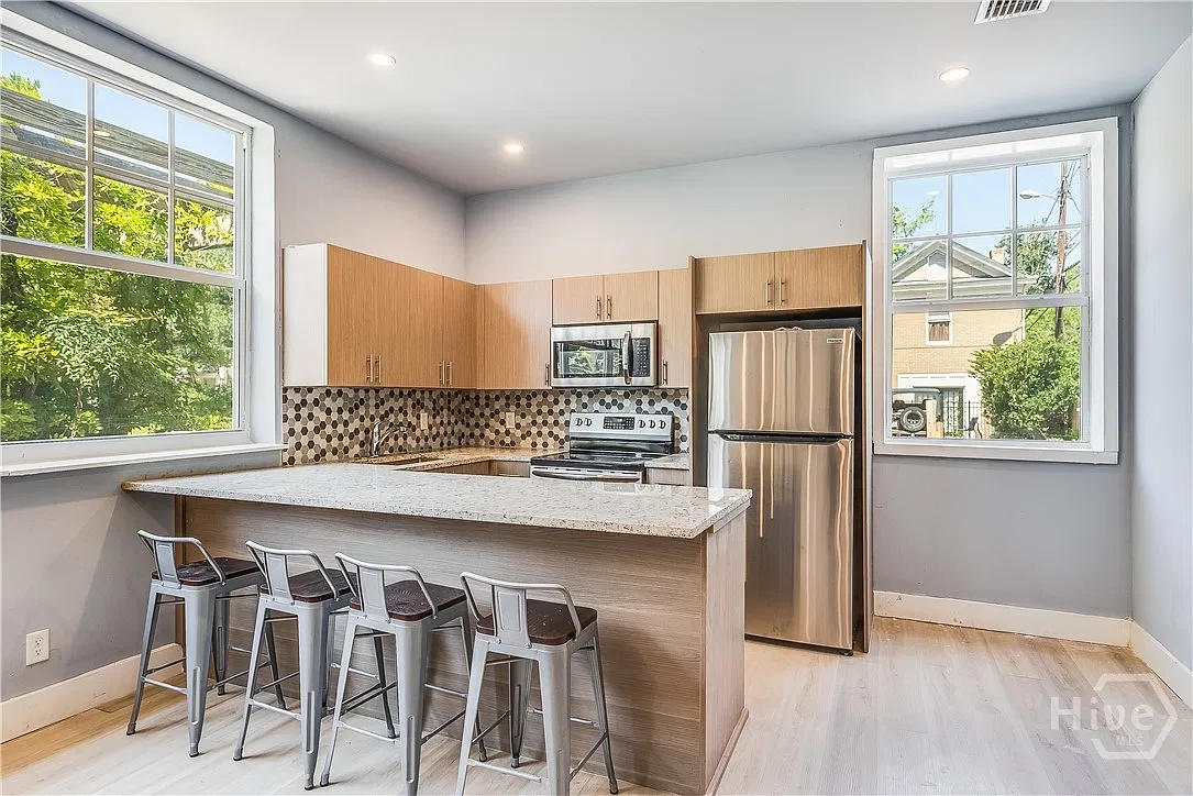 1 bed, 1.0 bath, 960 sqft, $1,900 — Photo 3