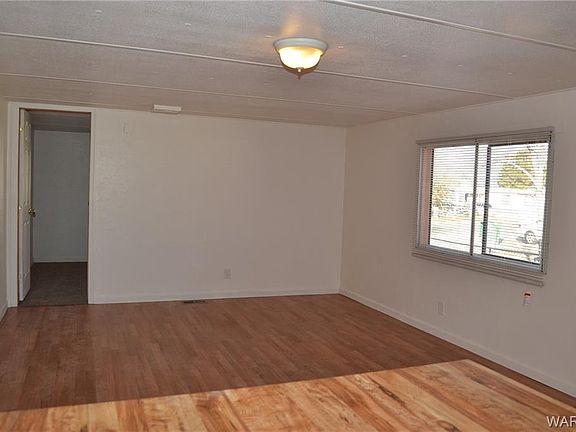 5th image of 3084 E Northfield Ave