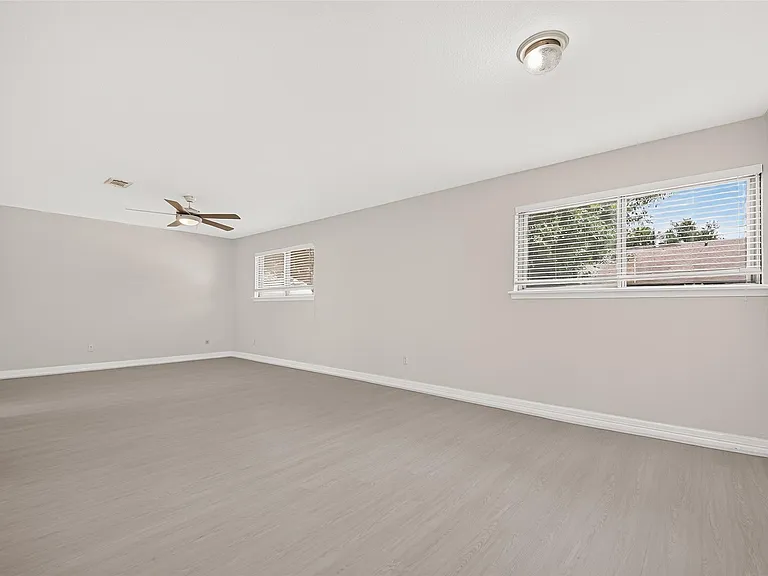 10383 Briar Forest Dr — Photo 33
