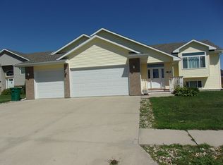 1812 8th St NE, Watertown, SD 57201