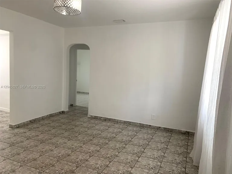 2131 Arthur St — Photo 4