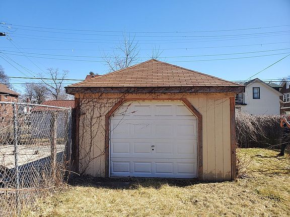 5th image of 14050 Sussex St