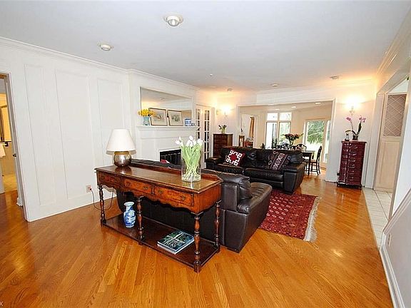 2nd image of 135 Meadowhill Ln