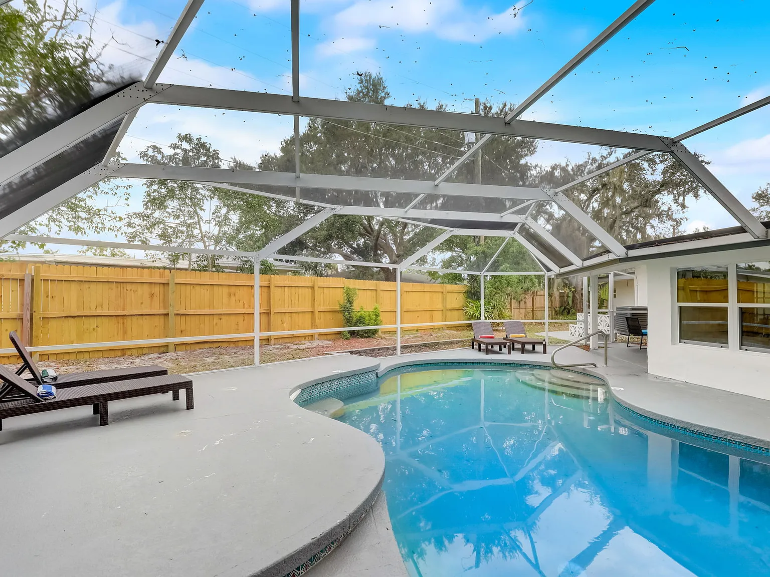 5 bed, 2724 sqft, $4,200 — Photo 2