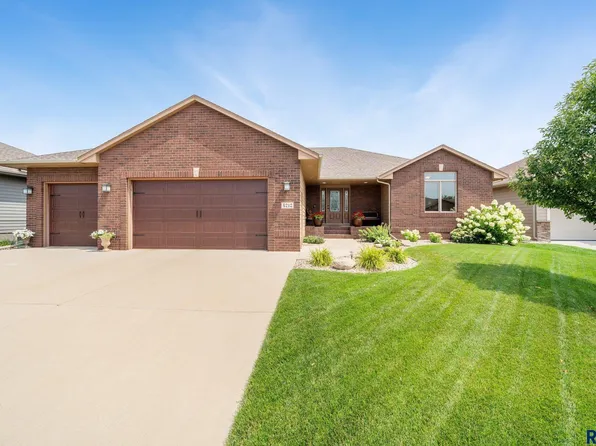4212 S Marigold Ave, Sioux Falls, SD 57110