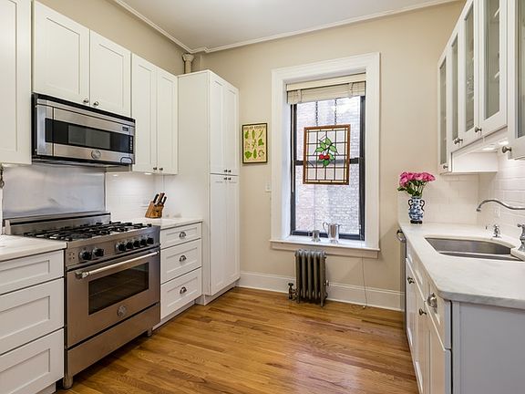 2nd image of 255 W 108th St APT 6D1